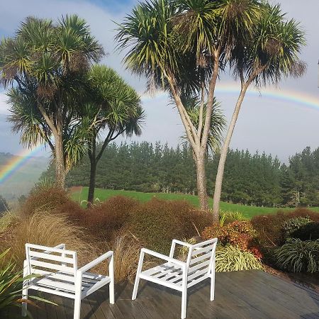 Above The River Karapiro Bed & Breakfast Eksteriør billede