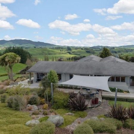 Above The River Karapiro Bed & Breakfast Eksteriør billede