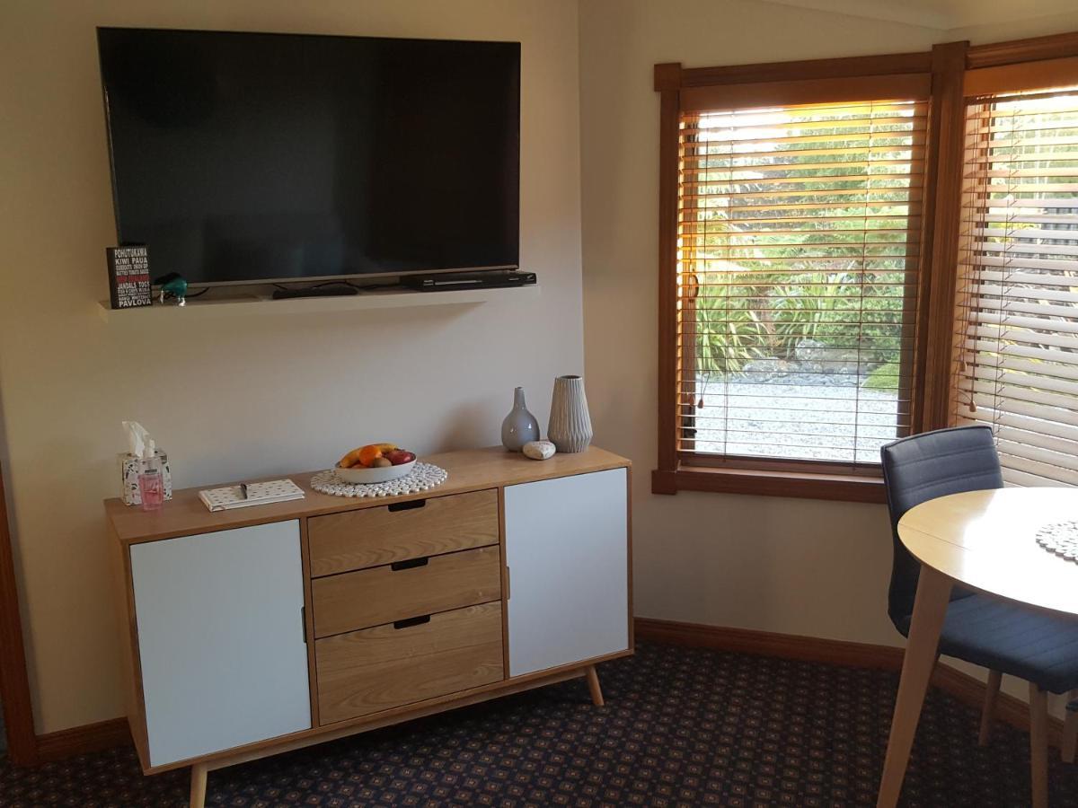 Above The River Karapiro Bed & Breakfast Eksteriør billede