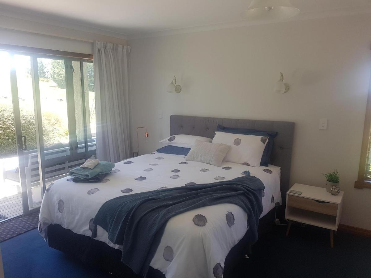 Above The River Karapiro Bed & Breakfast Eksteriør billede