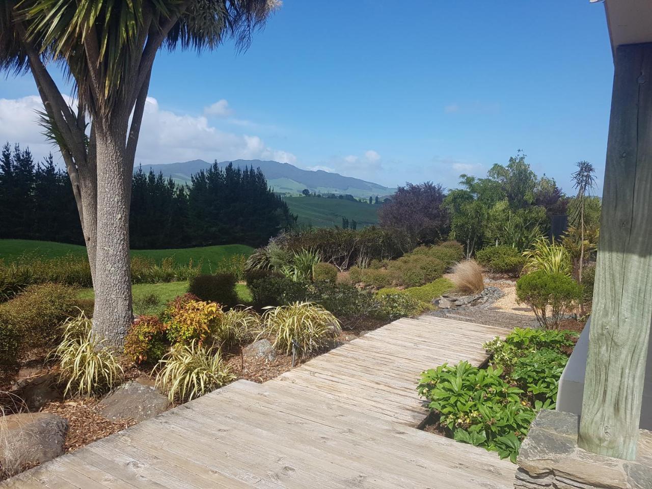 Above The River Karapiro Bed & Breakfast Eksteriør billede