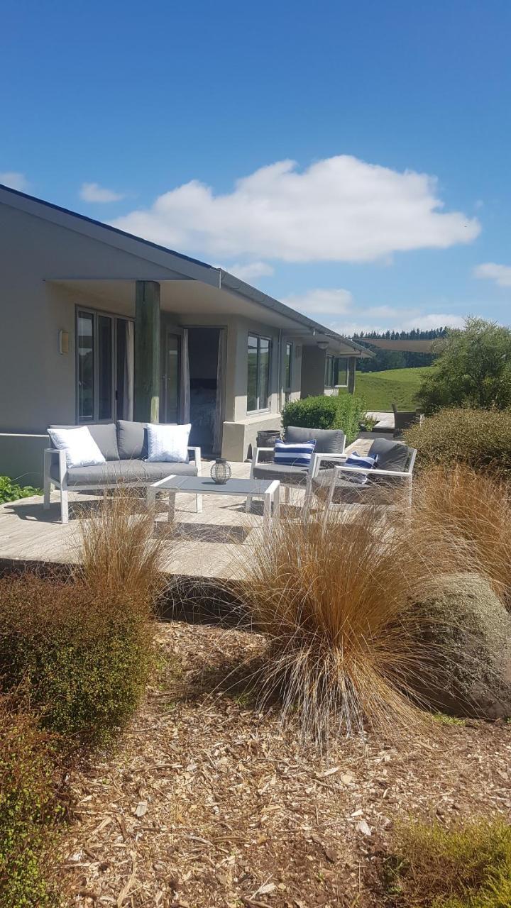 Above The River Karapiro Bed & Breakfast Eksteriør billede