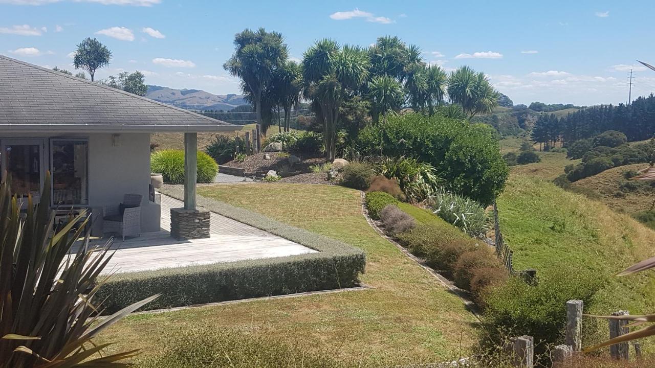 Above The River Karapiro Bed & Breakfast Eksteriør billede