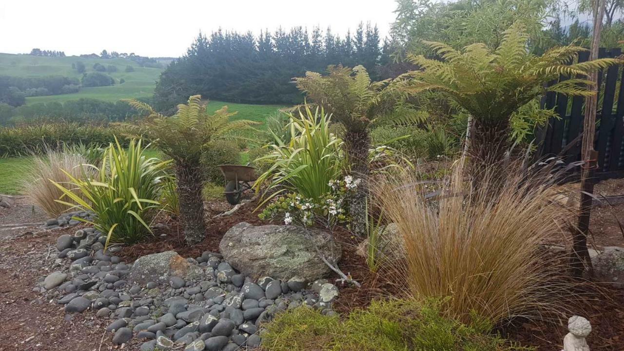 Above The River Karapiro Bed & Breakfast Eksteriør billede